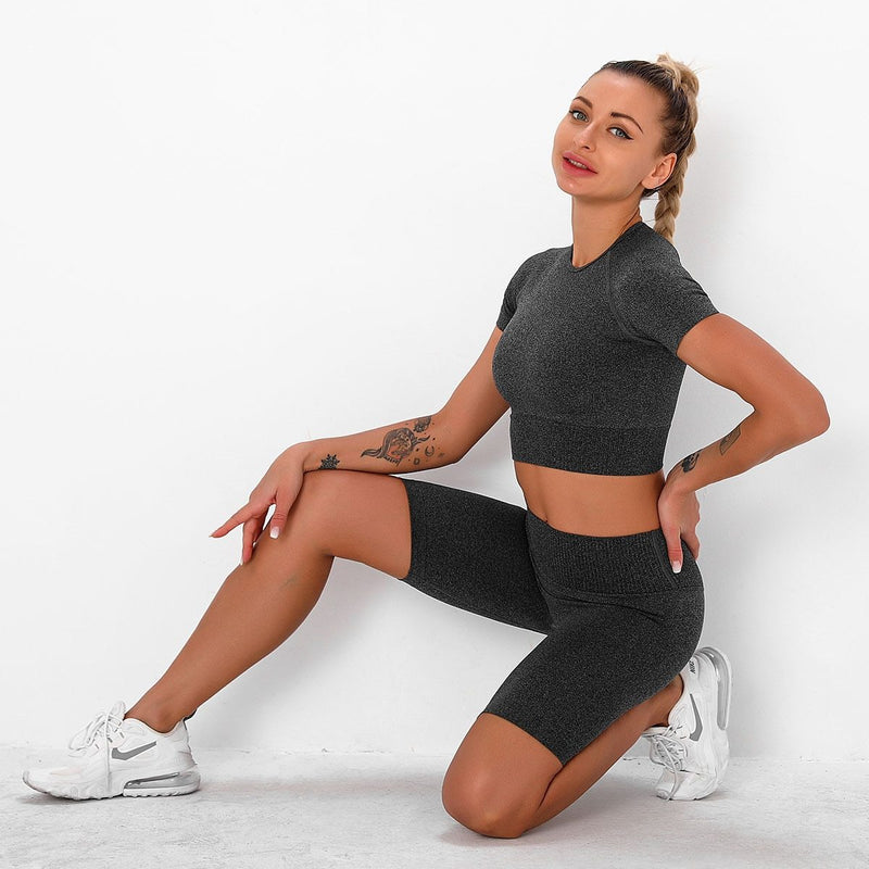 Fitness Set "Juna" - Crop Top & Biker Shorts - GYMAHOLICS